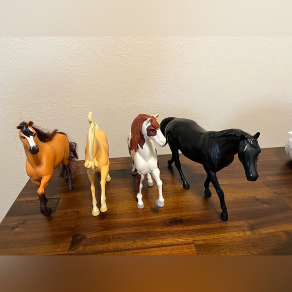 Set of Four Horses - Picture 3 of 3